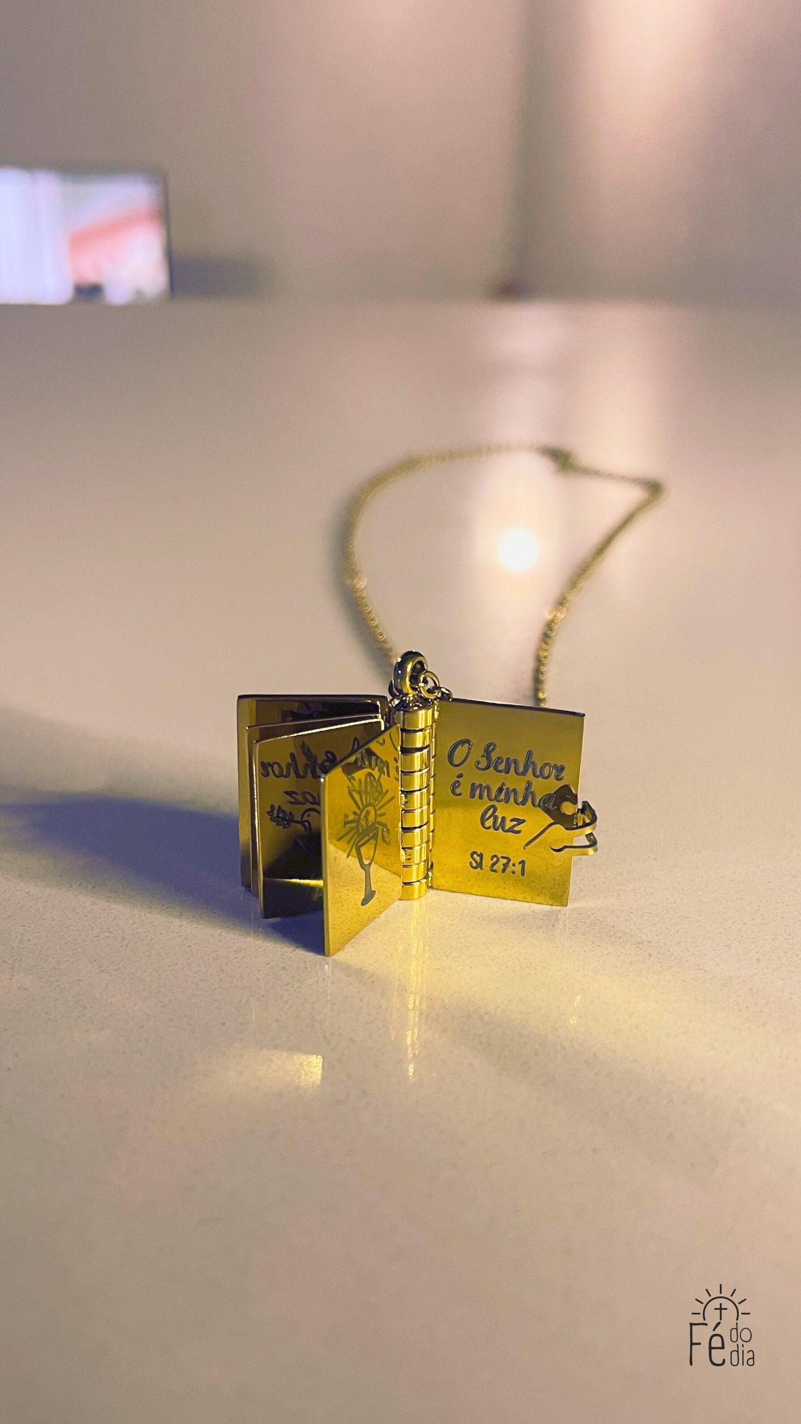 Pingente Feminino - Bíblia