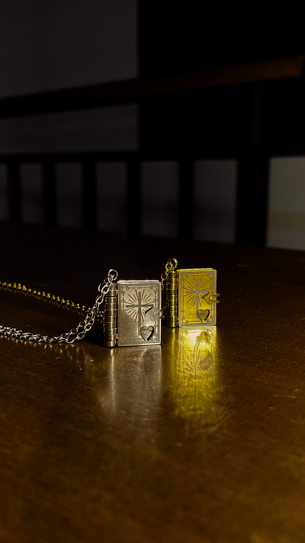 Pingente Feminino - Bíblia